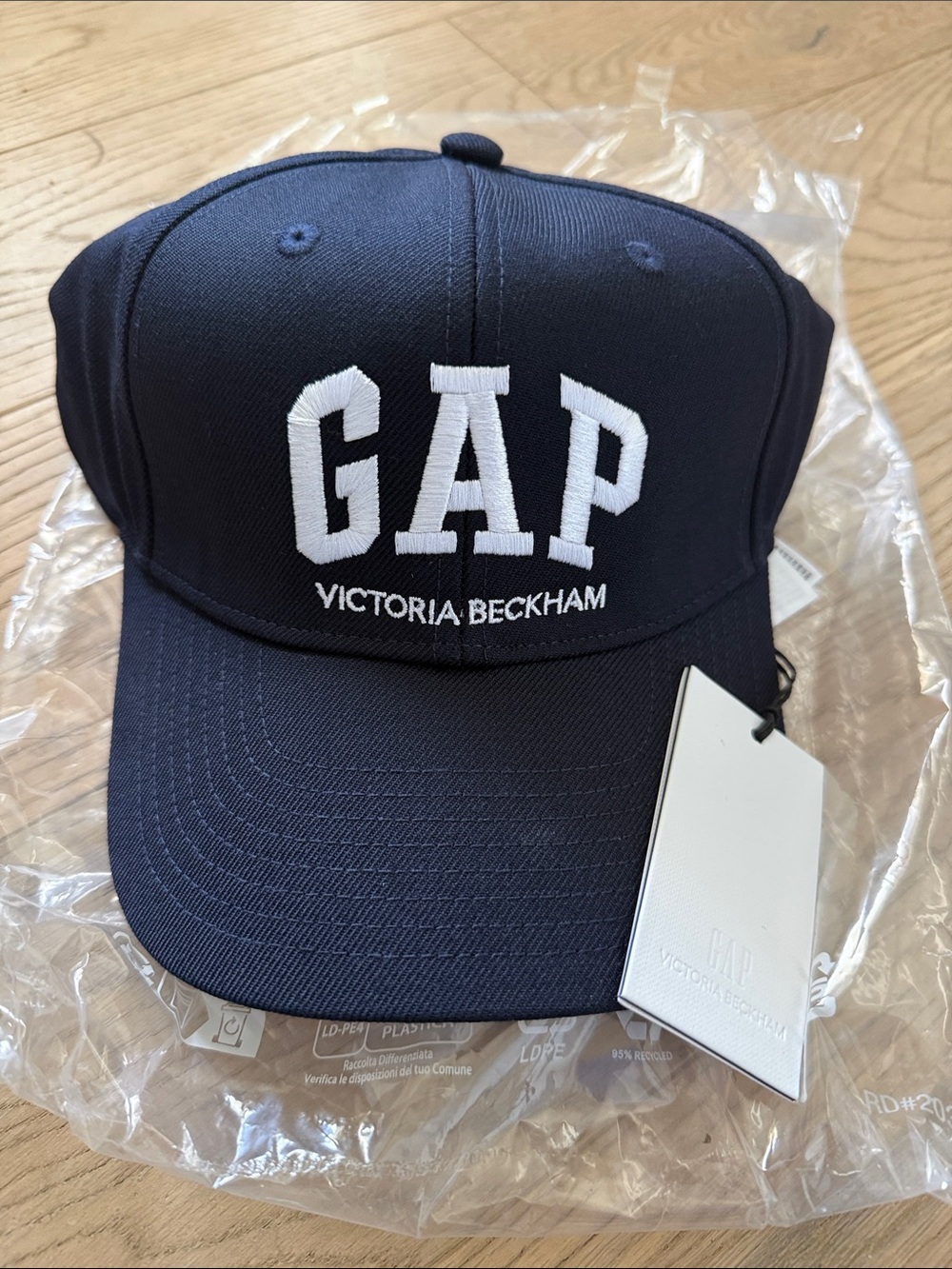Gap × Victoria Beckham Logo Baseball Hat NWT